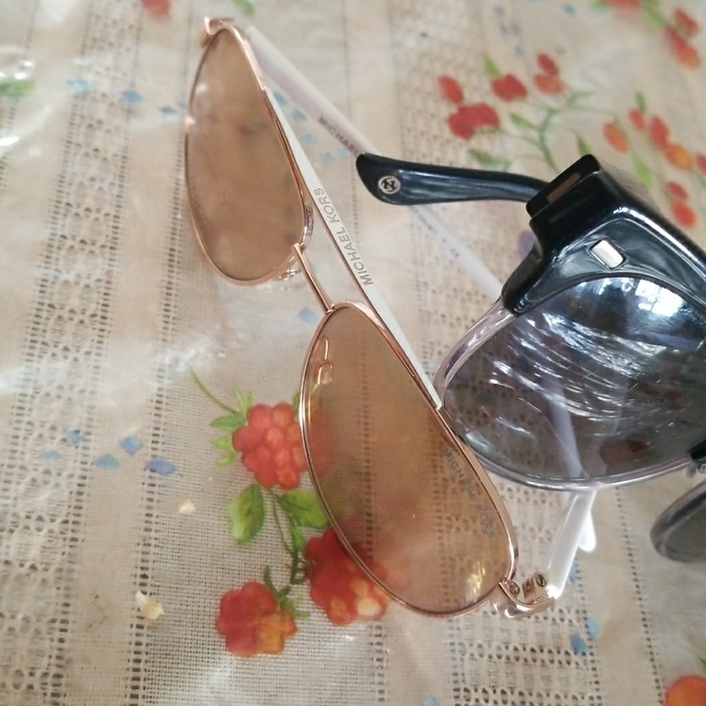 Glasses - Picture 3 of 6